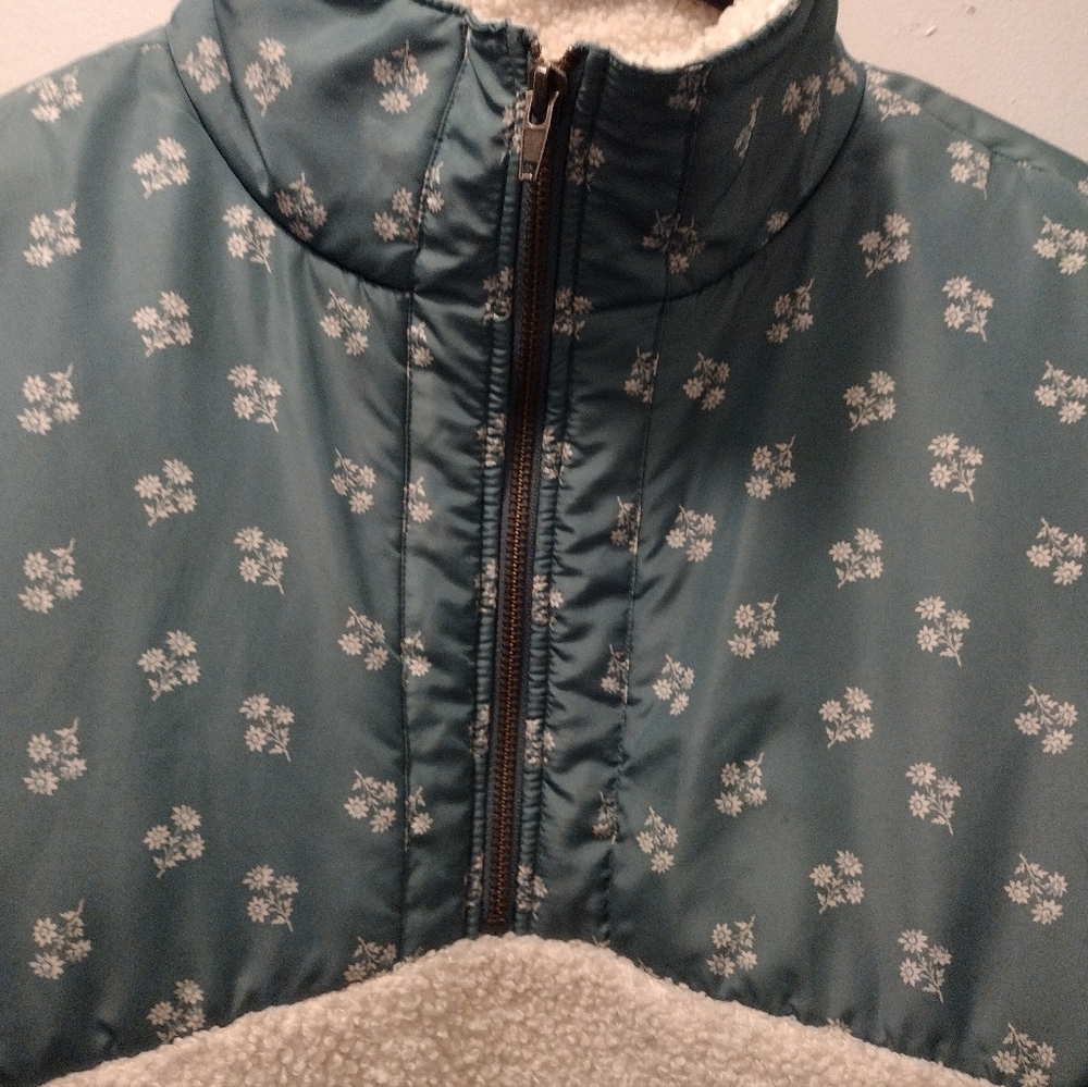 Universal Threads Sweatshirt - Picture 5 of 6